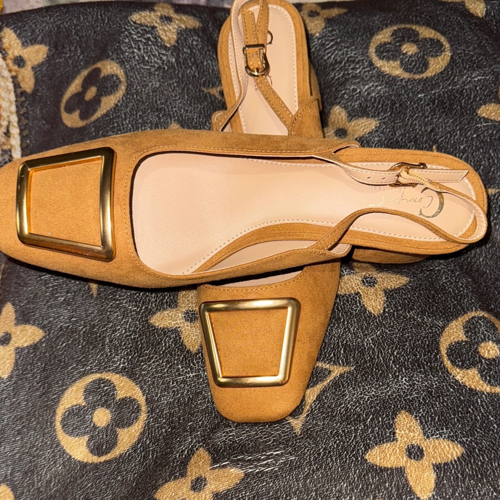 NWT Chic Tan Slingback Women Shoes comfort est 1946 size 8.5